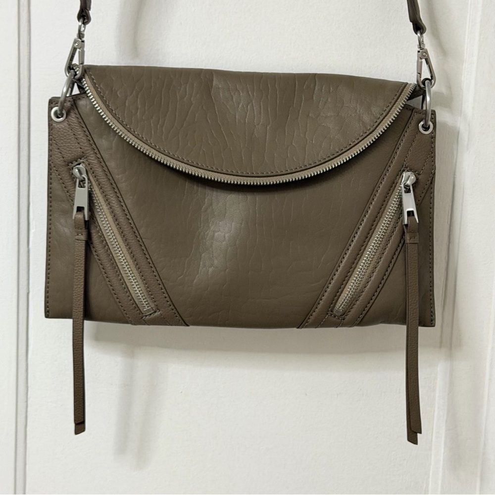 Vince Camuto Bubble Lamb Leather Wayhn Crossbody/Clutch bag. - Picture 8 of 10